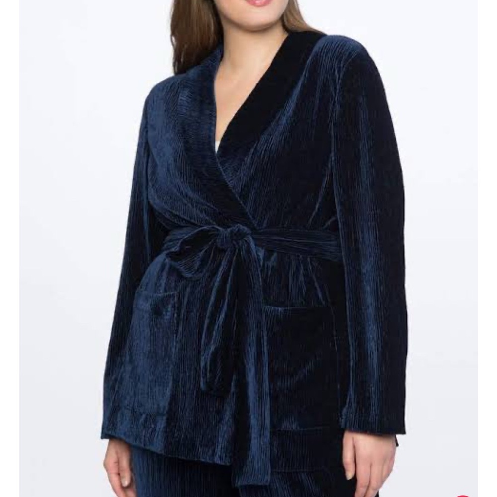 ELOQUII | Velvet navy blue jacket. Worn once… NO BELT.